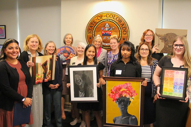 Congressional Art Students and the SBE pose 